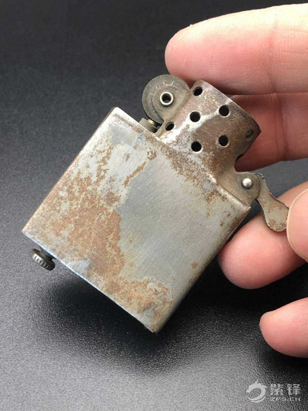 二战黑裂zippo
