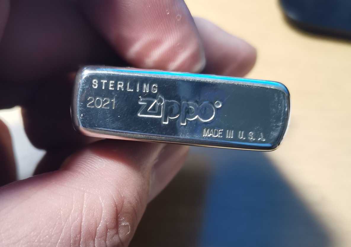 zippo纯银底刻鉴别图片